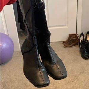 Small heeled black boots